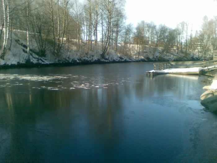 Seinäjoen Seinäjoki ei kanna enään pilkkijöitä määrätyissä paikoissa. Sillan alustalla täydet heittokalastus mahdollisuudet. 28.3.2013 enään hilepinta peitti määrätyllä alueella. Takana siintää Seinäjoki Areena.